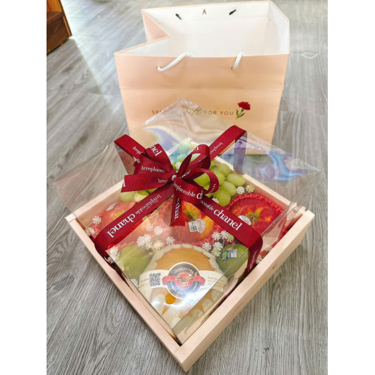 Hộp vu&ocirc;ng tr&aacute;i c&acirc;y mix nhiều loại