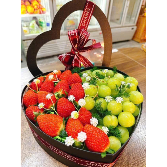Hộp tr&aacute;i c&acirc;y tr&aacute;i tim