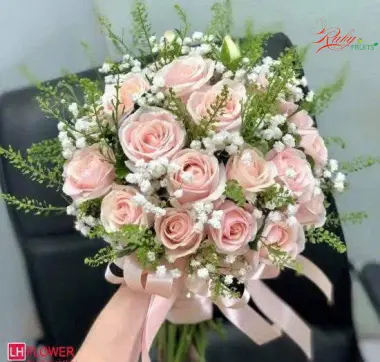 B&oacute; Hoa Hồng cầm tay