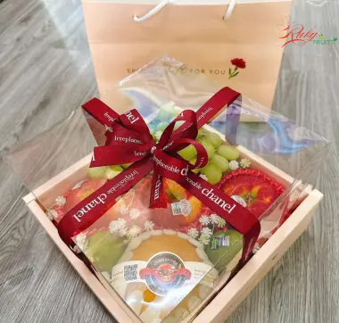 Hộp vu&ocirc;ng tr&aacute;i c&acirc;y mix nhiều loại