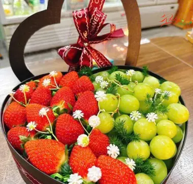 Hộp tr&aacute;i c&acirc;y tr&aacute;i tim